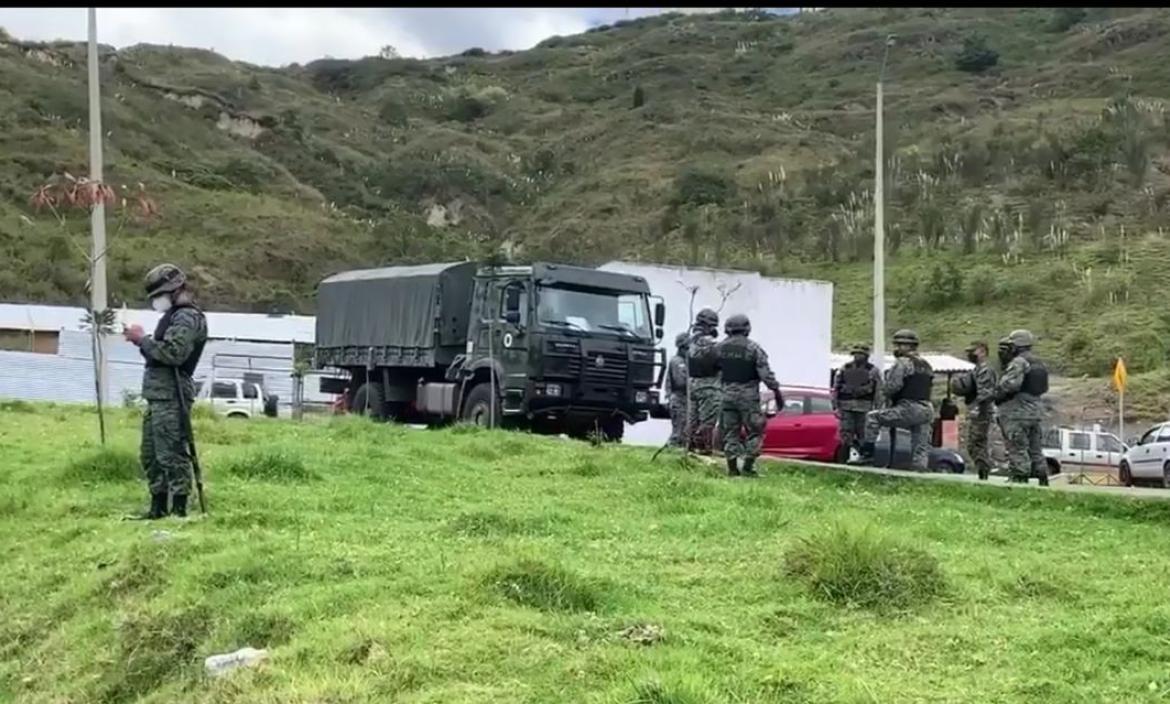 Policías se encuentran en el lugar.