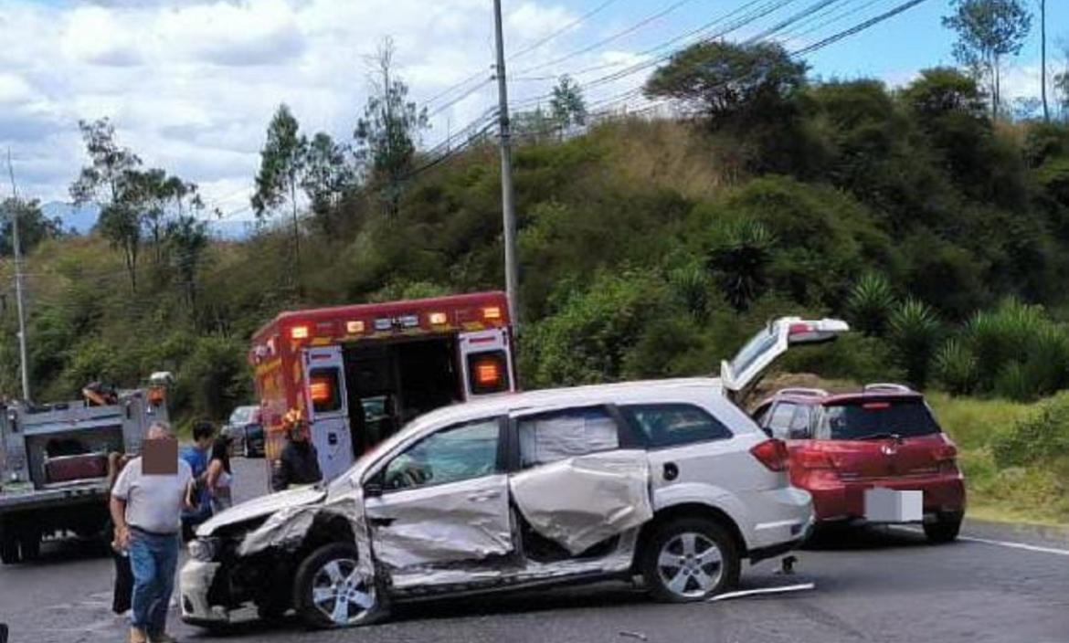 Este es uno de los vehículos que chocó en el percance, en el norte de Quito.