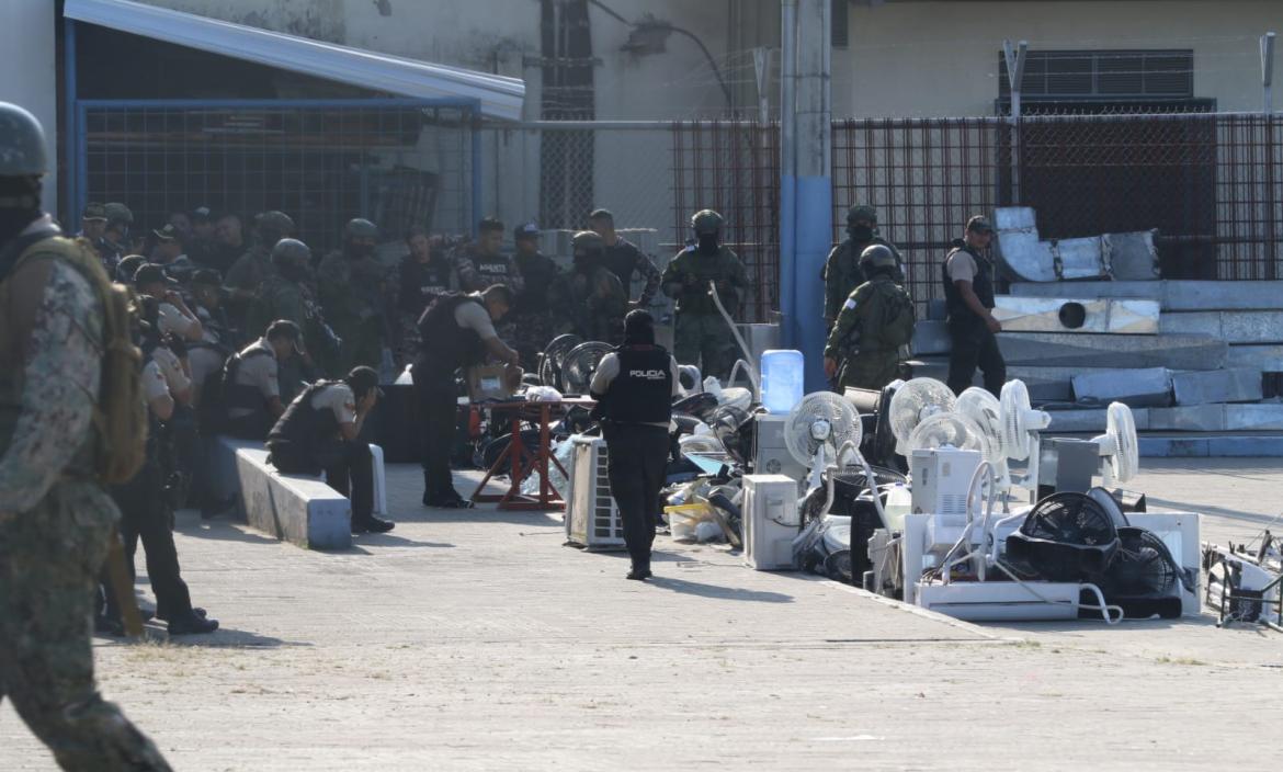 Policías y militares intervinieron nuevamente los pabellones de la 'Peni' y hallaron electrodomésticos.