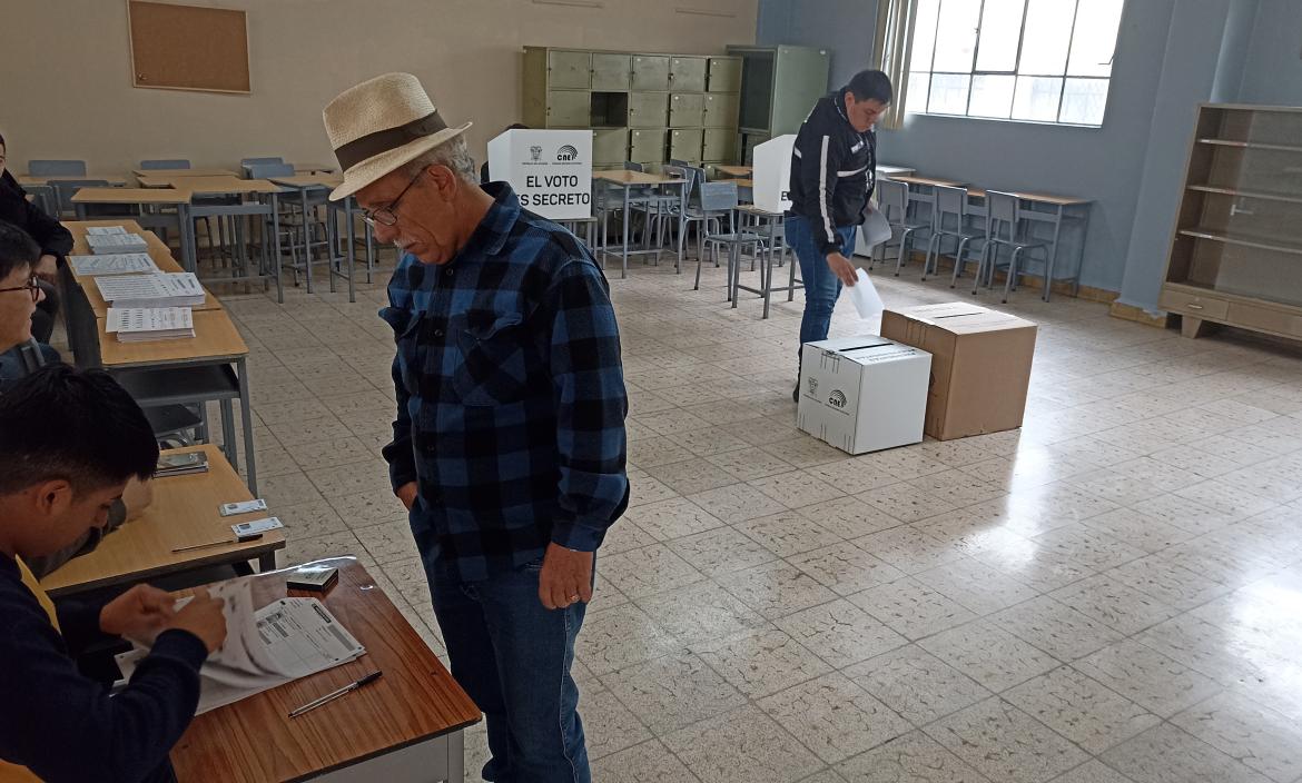 Hubo tranquilidad al iniciarse la jornada electoral en Cuenca.