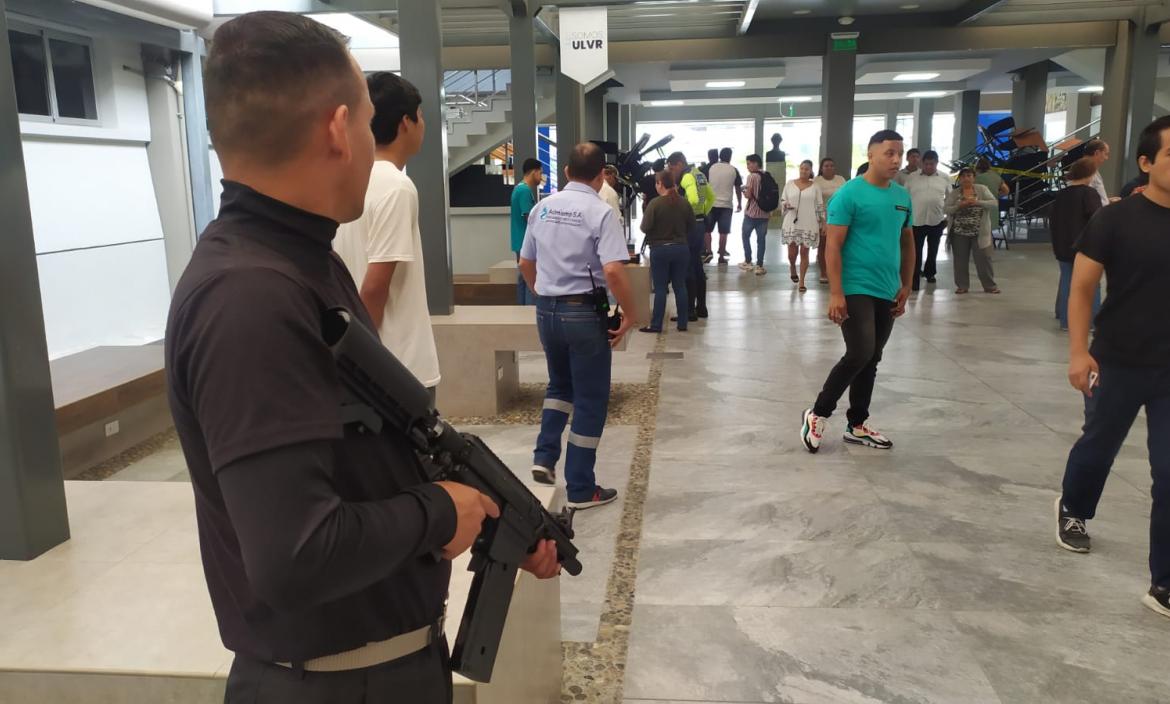 Guardias privados se sumaron a la seguridad del Estado en la Universidad Laica.