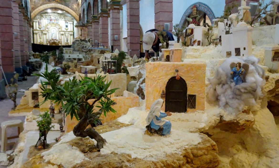 Se replica el misterio de Jesús en un pesebre gigante, en Cuenca.