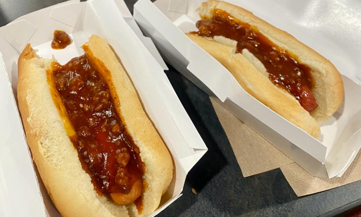 Wienerschnitzel sirve más de 120 millones de hot dogs al año