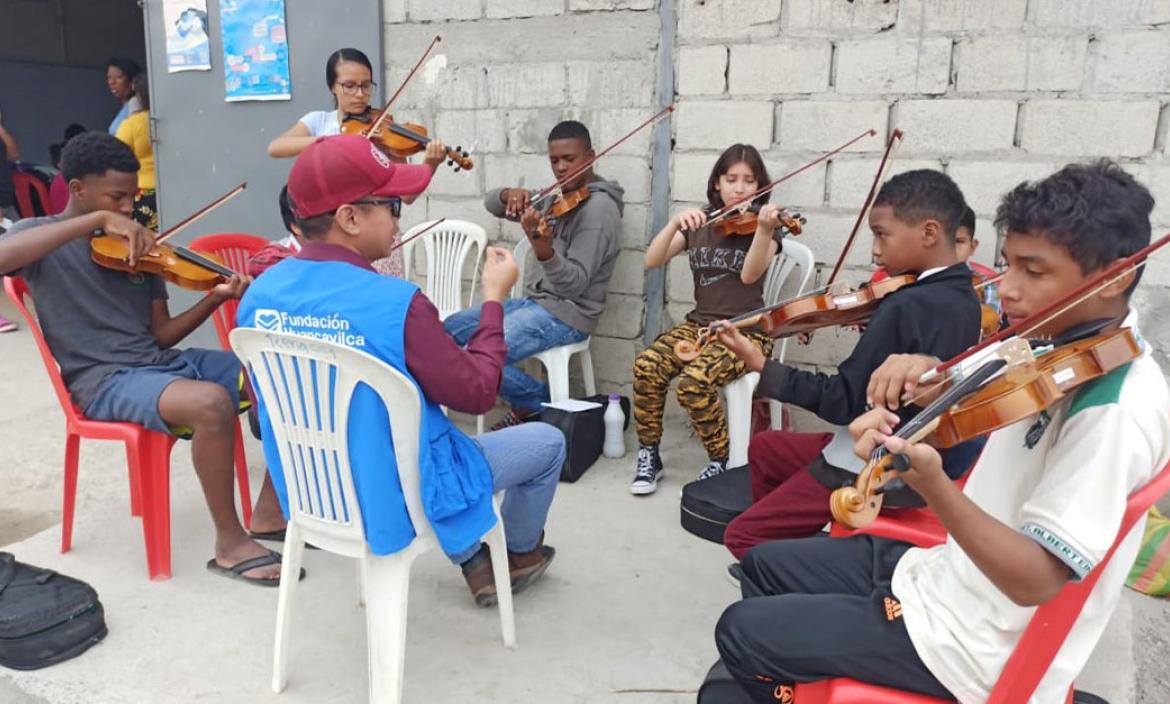 Jóvenes músicos fundación Huancavilca