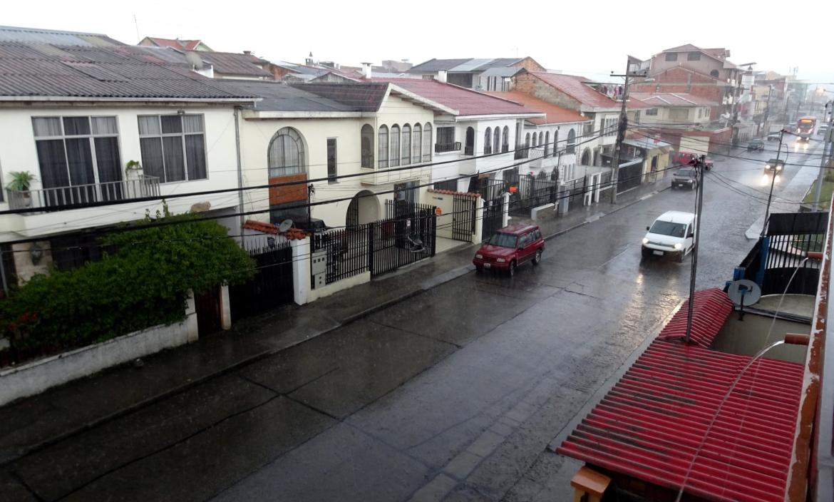 Cae lluvia en Cuenca luego de 31 un días sin reportes.