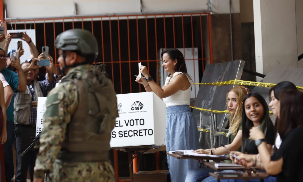 Marcela Aguiñaga votó en Guayaquil.