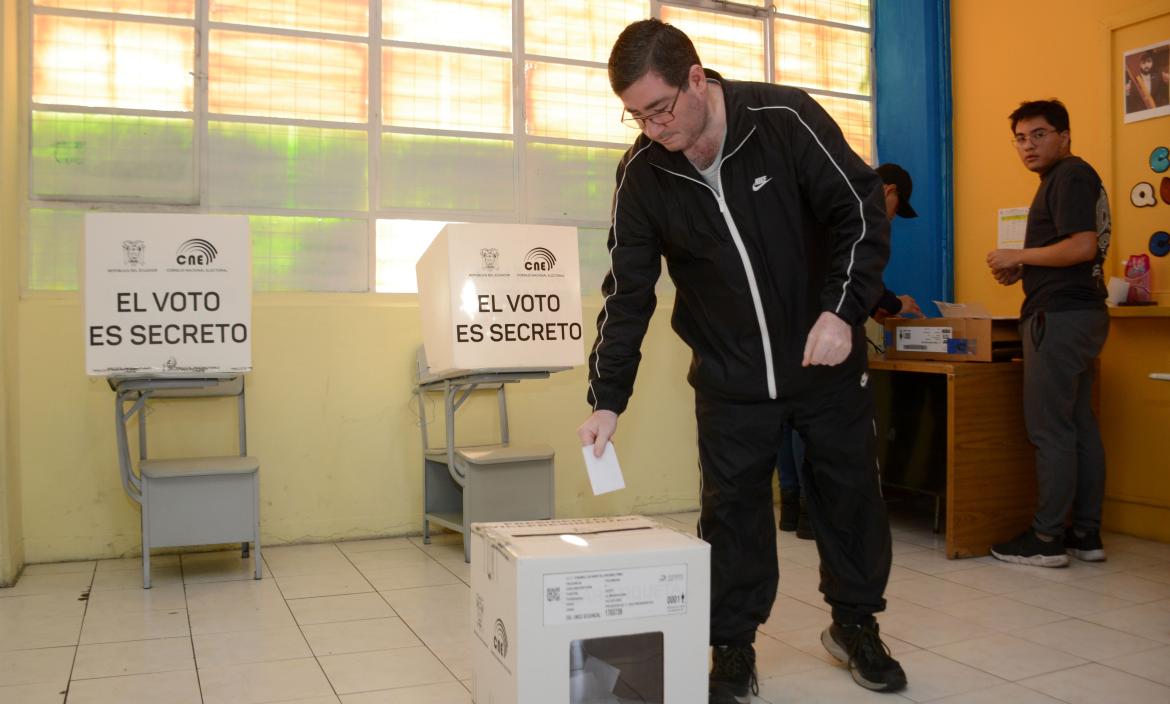 Sufragio en los recintos electorales de las Elecciones Anticipadas 2023