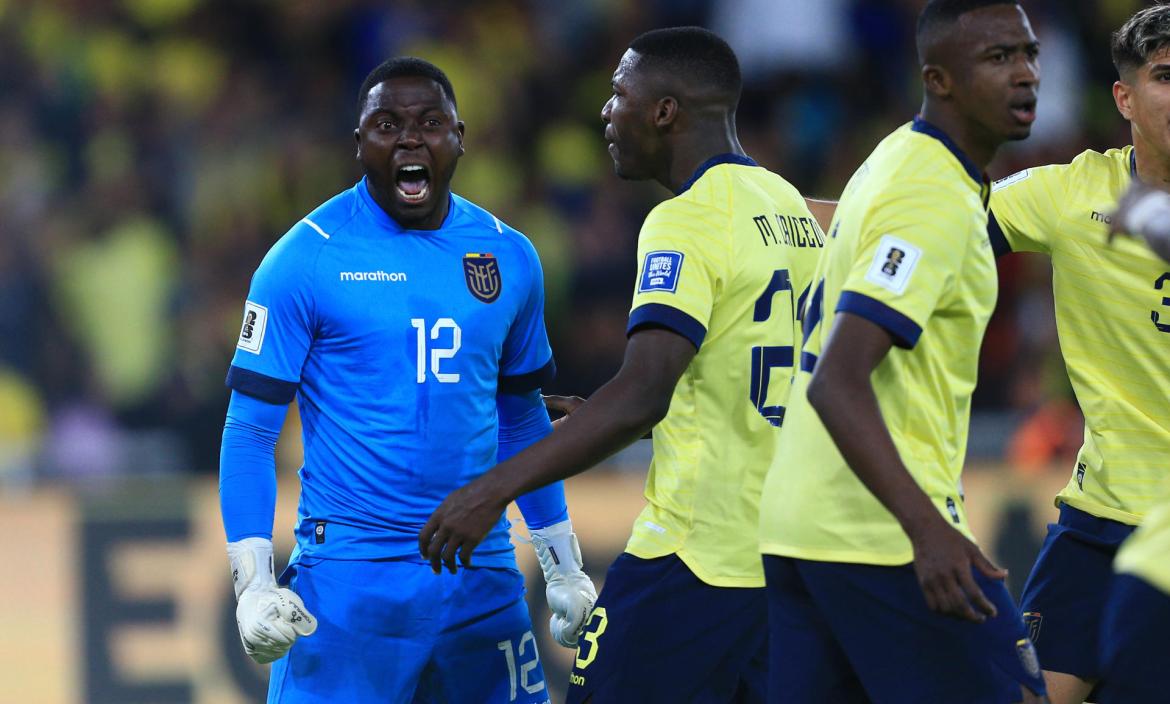 Moisés Ramírez atajó un penal para Ecuador.