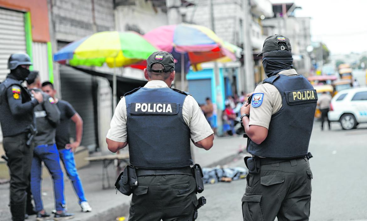 Policías en un caso de sicariato en Paraíso de la Flor.