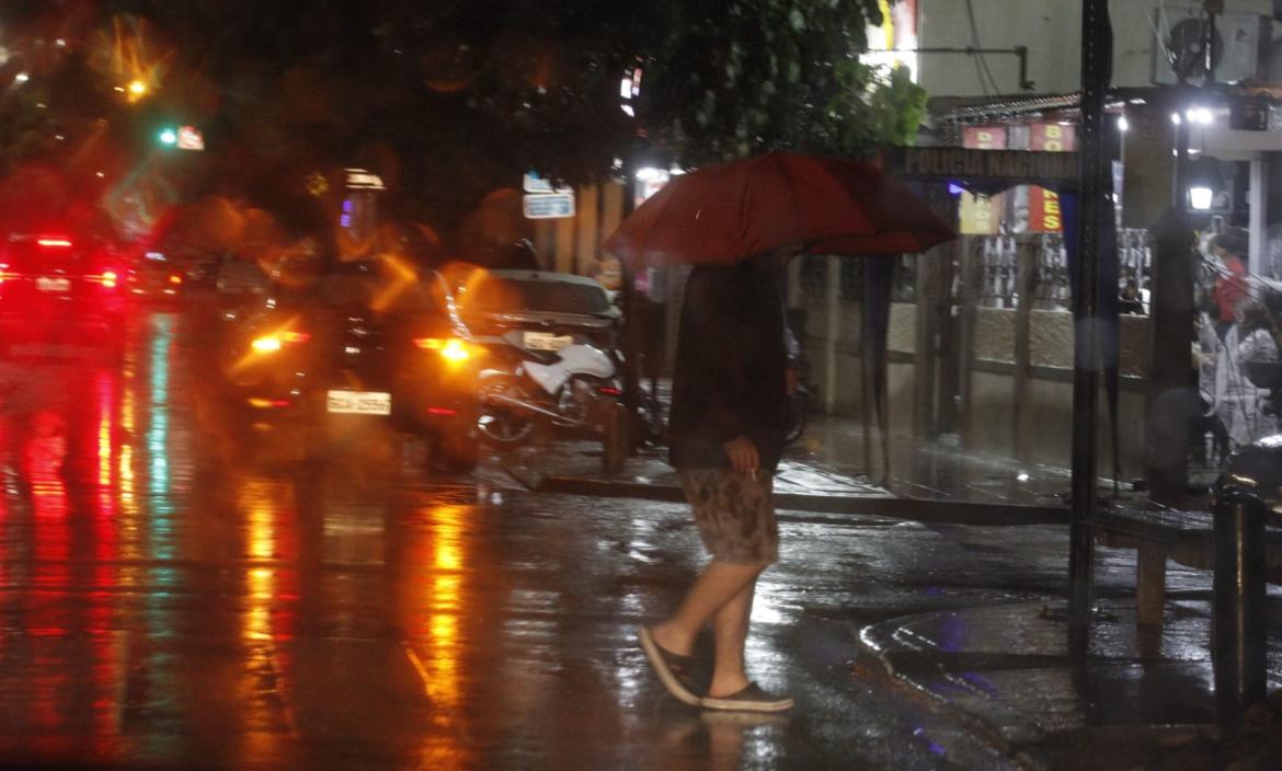 La lluvia se registró en varios sectores de la urbe.