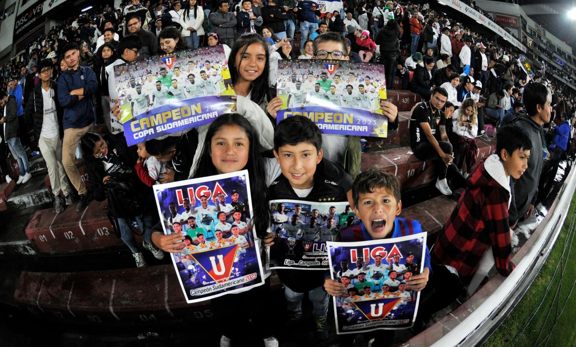 La hinchada de Liga de Quito presente en las gradas, cuando los Albos le ganaron 1-0 a Católica.