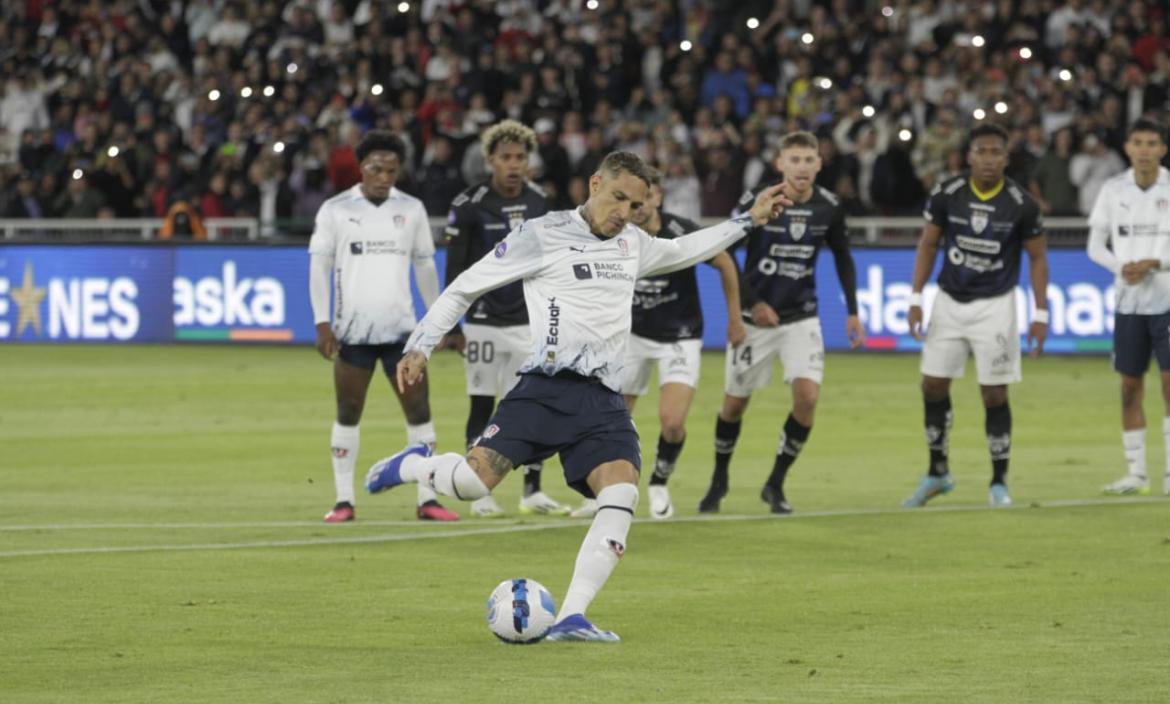 Paolo Guerrero anotó de penal el 2-0.
