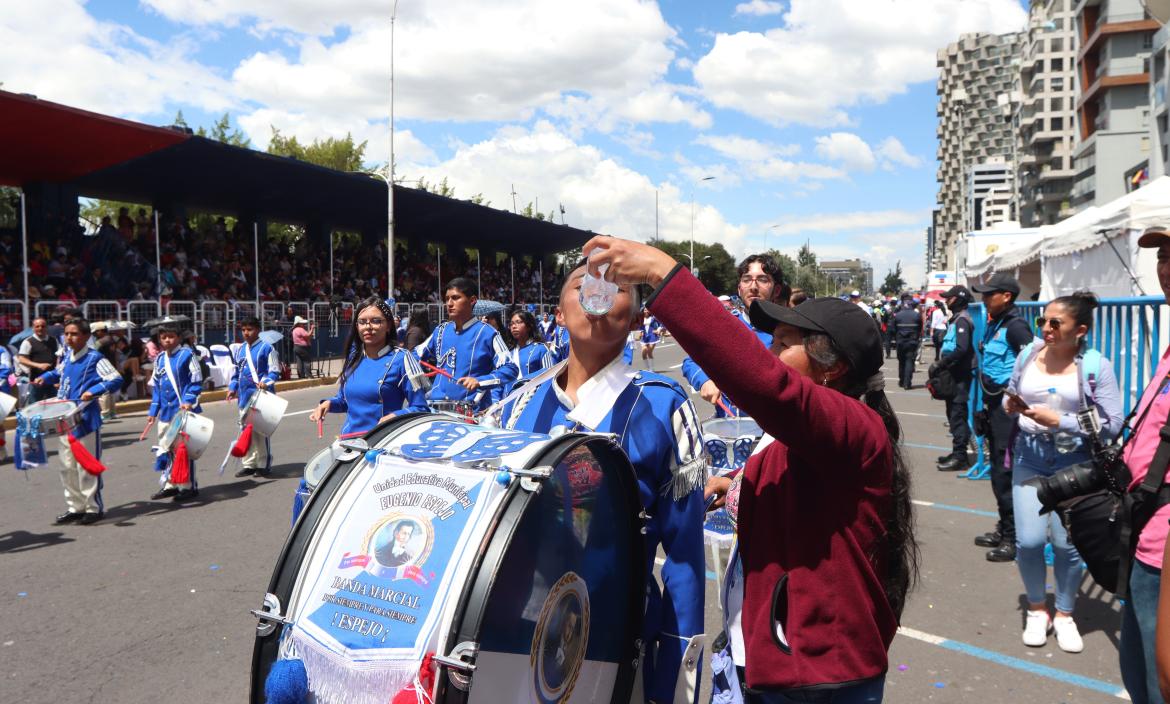 Fiestas de Quito - Desfile de la Confraternidad