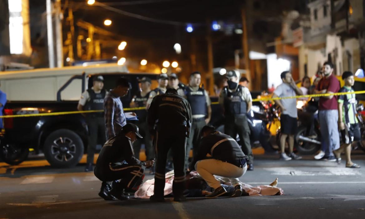 Una hombre fue asesinado a tiros en 4 de Noviembre y la Séptima, suroeste de Guayaquil.