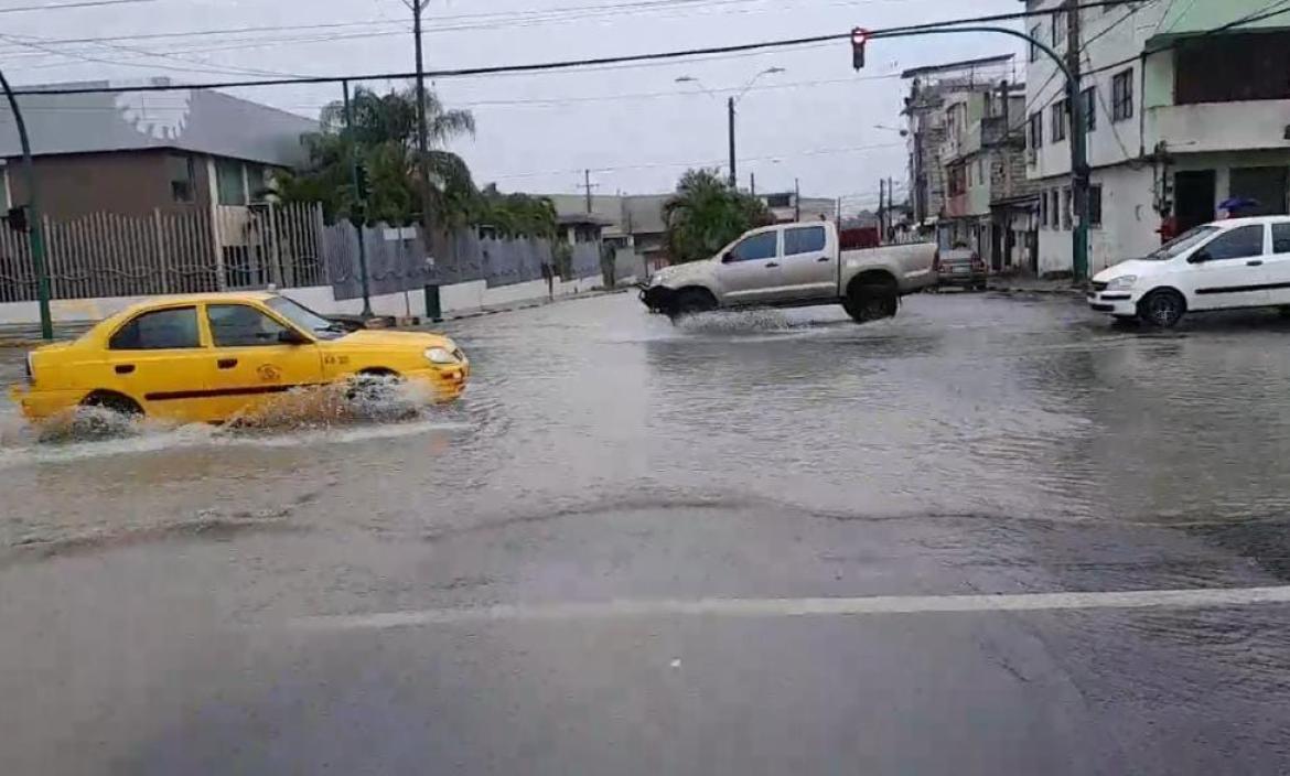 Lluvia provocó inundación en varias partes de Esmeraldas.