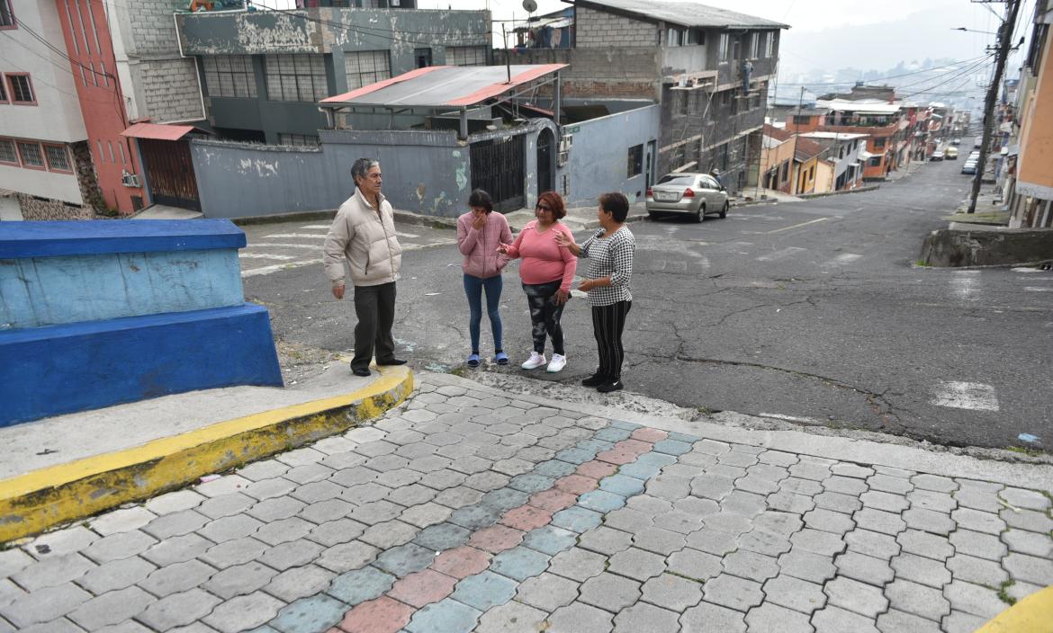 Los lugareños contactaron con EXTRA para evidenciar la situación que los afecta en esta calle del barrio San Juan, en el Centro Histórico de Quito.