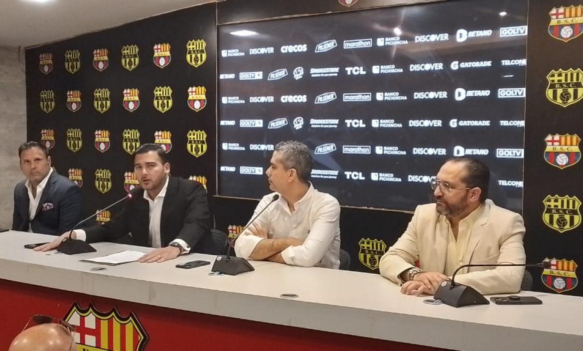 Antonio Álvarez da declaraciones sobre contrataciones en Barcelona.