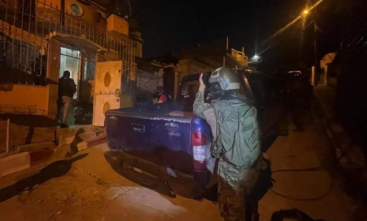 Los militares inspeccionan las calles y los barrios de Esmeraldas.