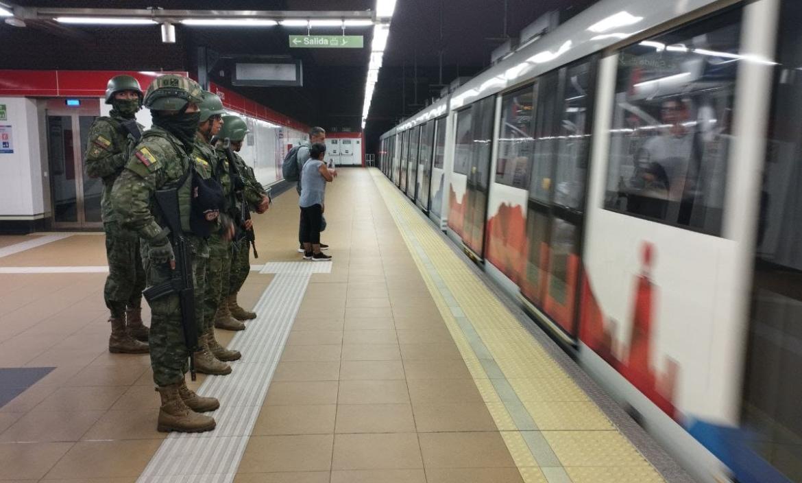 En el Metro de Quito hay presencia militar.