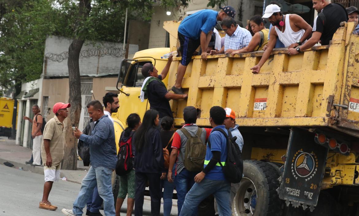 Caos en Guayaquil por atentados terroristas