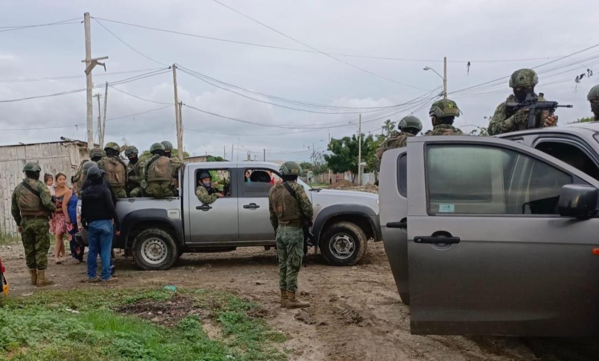 El Ejército Ecuatoriano está en las calles.