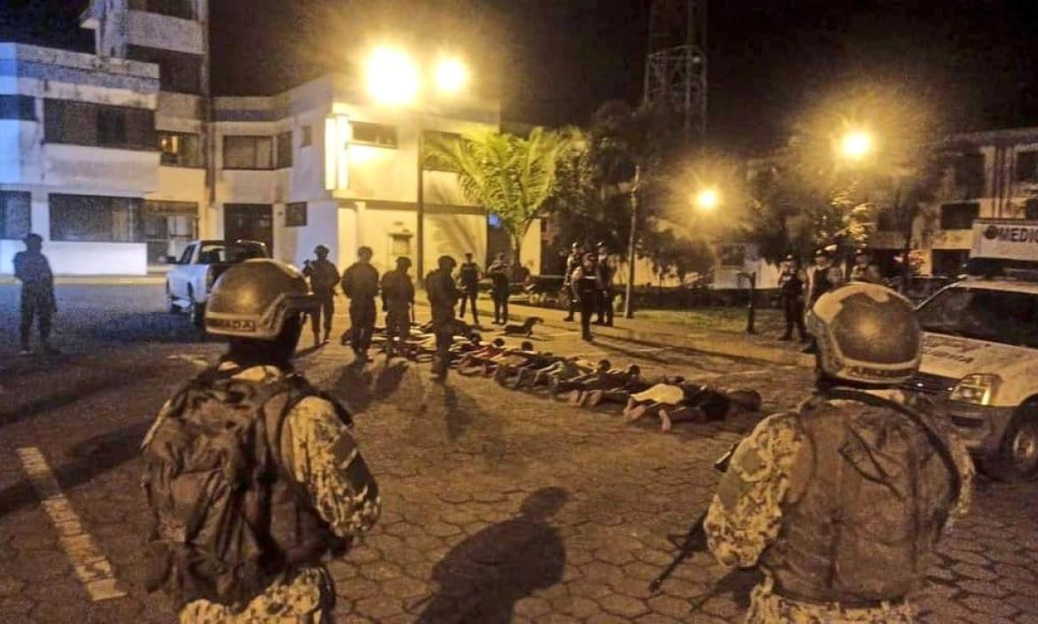 Los militares agarraron a varias personas en San Lorenzo.