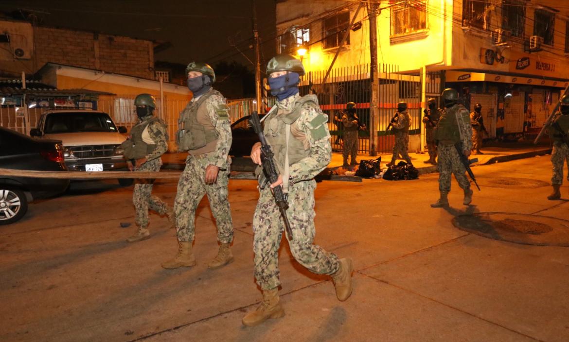 Miliares realizaron operativos en el sur de Guayaquil.