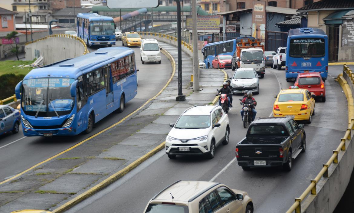 El contraflujo vehicular es una medida que toma la Agencia Metropolitana de Tránsito.