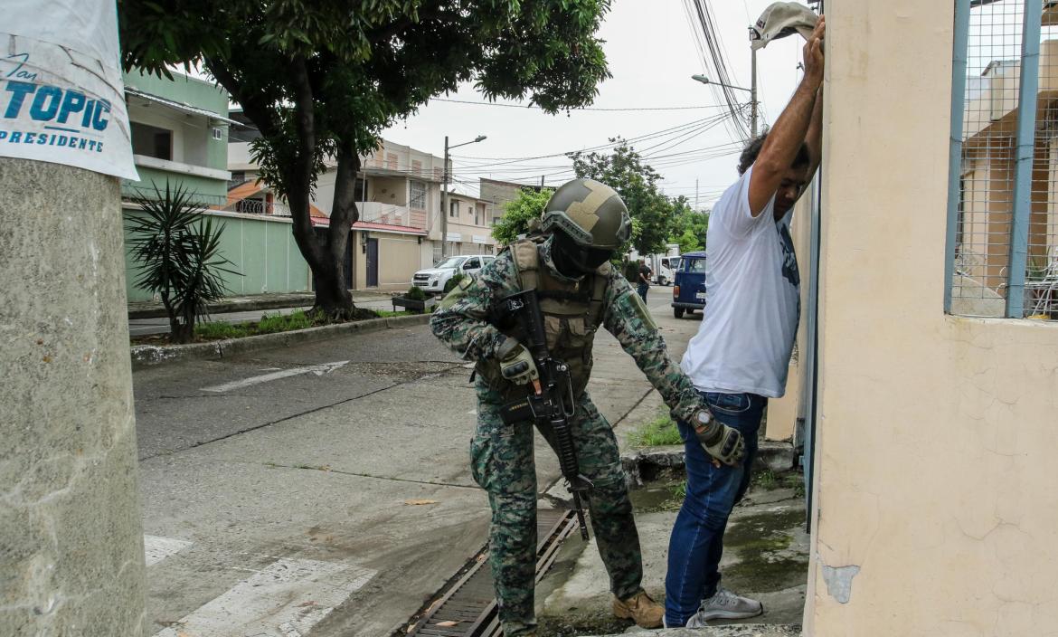Los militares están en las calles de Ecuador, debido al estado de excepción.