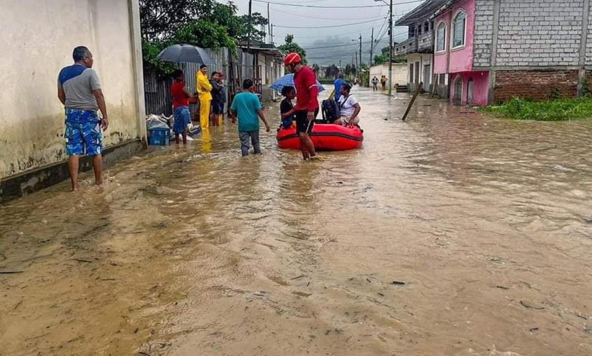Las lluvias torrenciales afectan a barrios de Esmeraldas.
