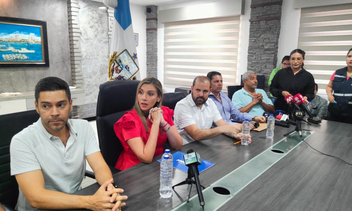 Marciana Valdivieso, alcaldesa de Manta, dijo que respetaban la decisión de la Gobernación y la Intendencia, mas no compartían.