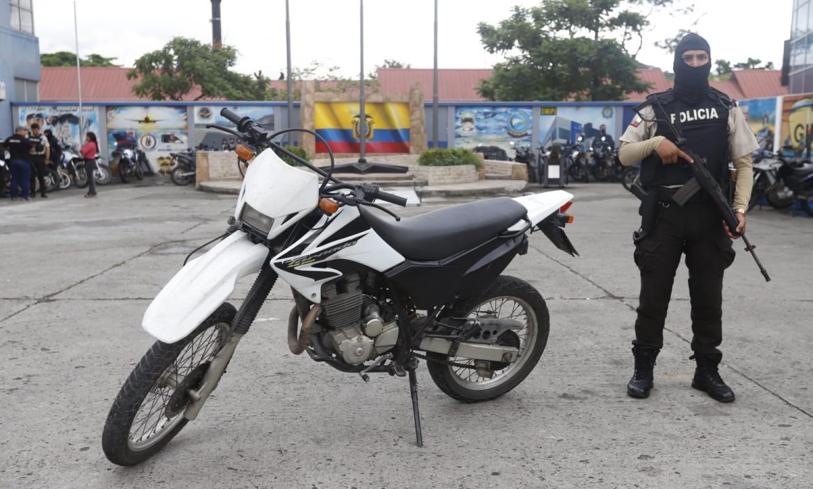 Referencial: la Policía se enfrentó a balas con los 'pillos' en el Guasmo de Guayaquil.