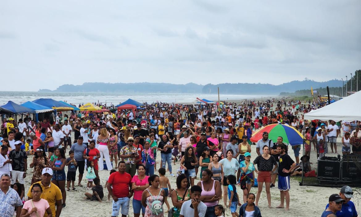 En Esmeraldas, las playas antes desoladas por el miedo, se llenaron de familias y turistas.