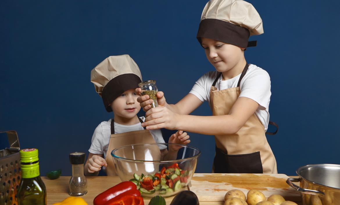 niños cocinando