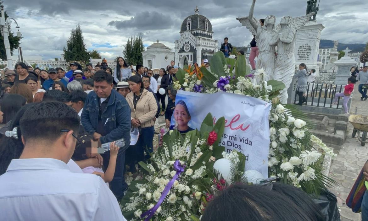 Dana Ramos fue despedida por la ciudadanía de Riobamba.