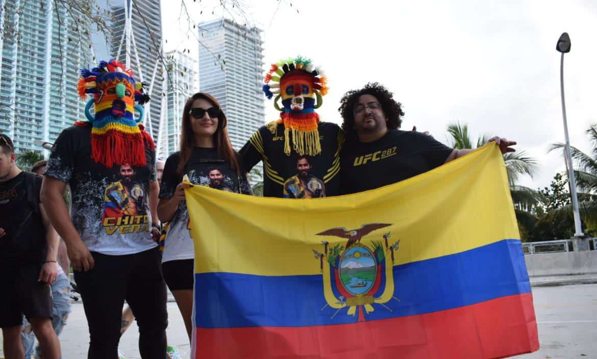 Ecuatorianos apoyan en Miami a Chito Vera.