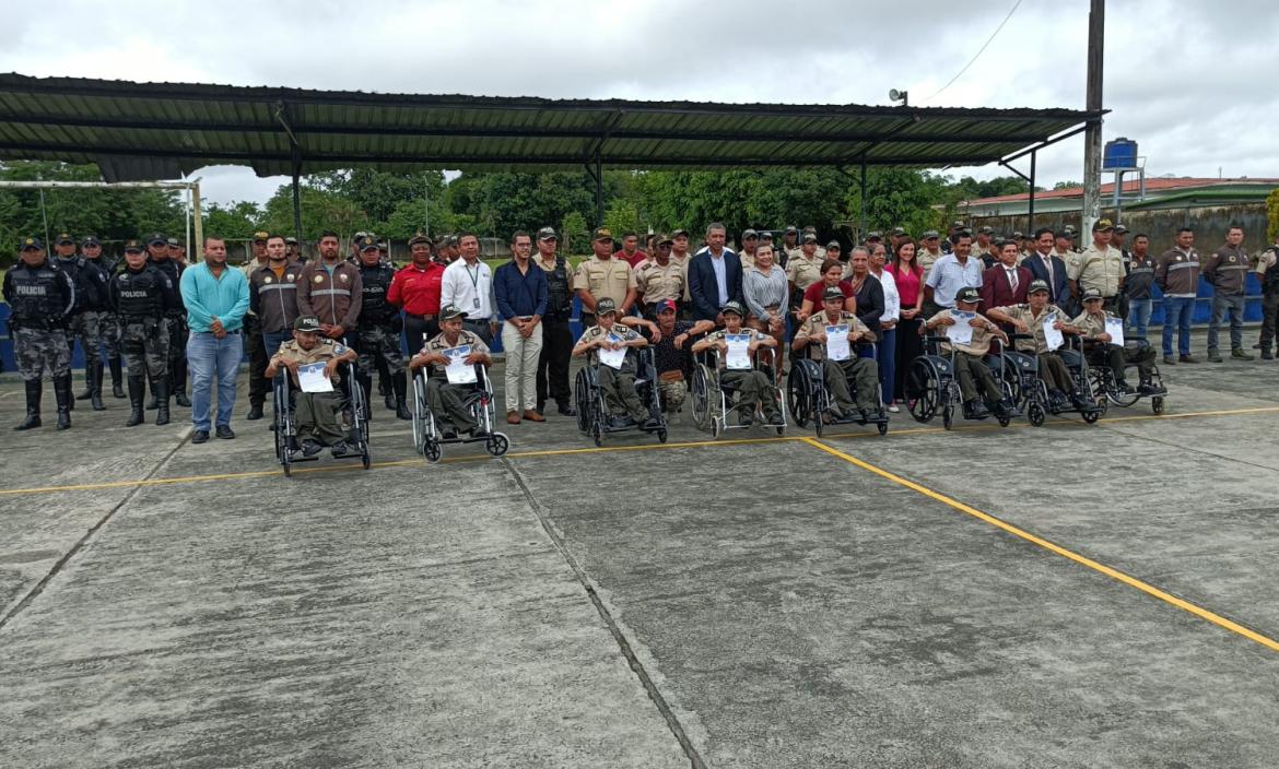 Una familia con capacidades especiales fue policía por un día.