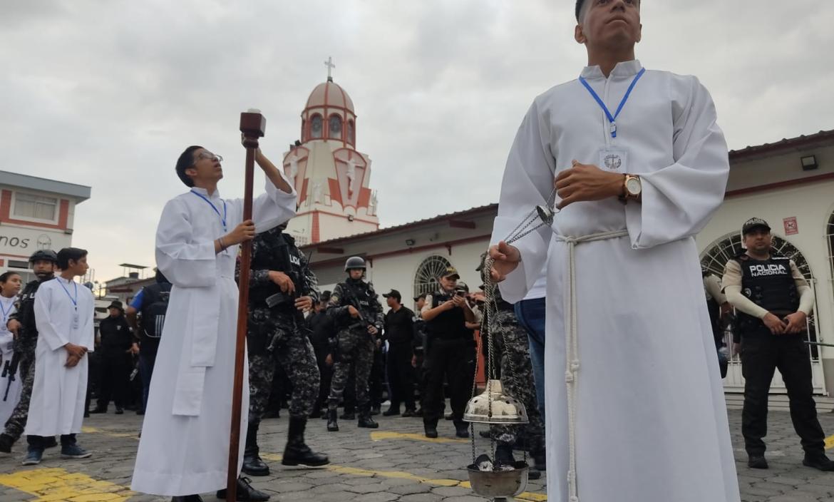 Empezó la procesión del Cristo de Consuelo en Guayaquil.