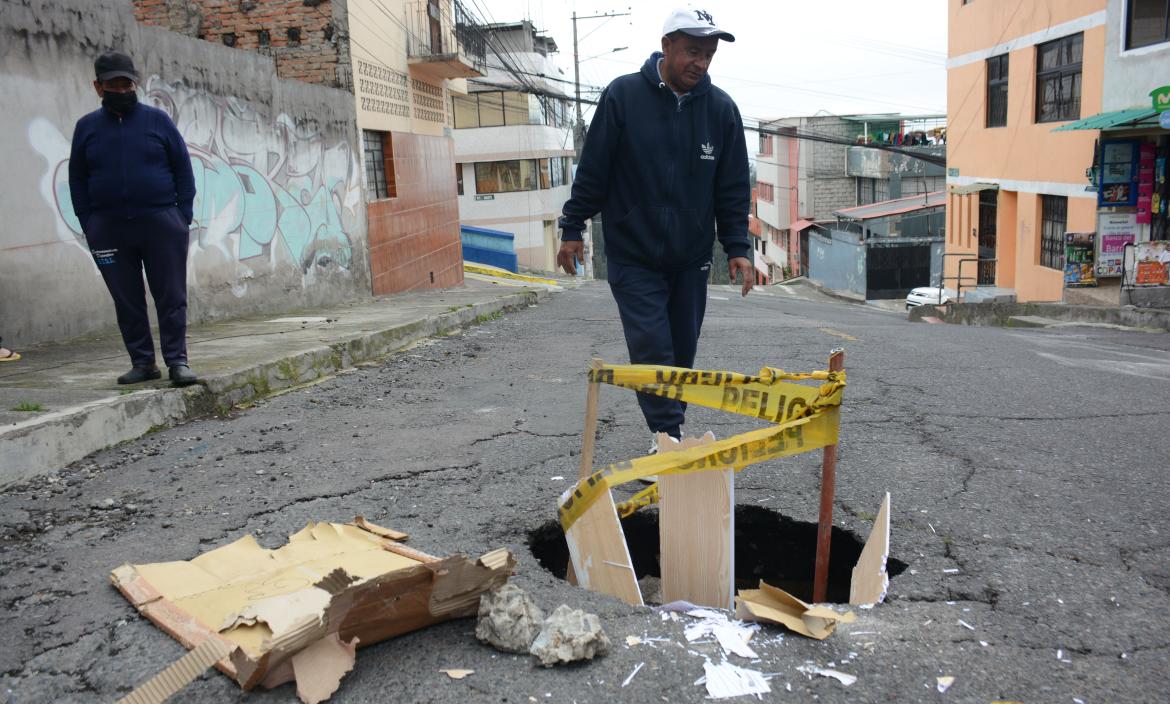 Los vecinos de estas calles del sector San Juan se han unido para reportar la emergencia.