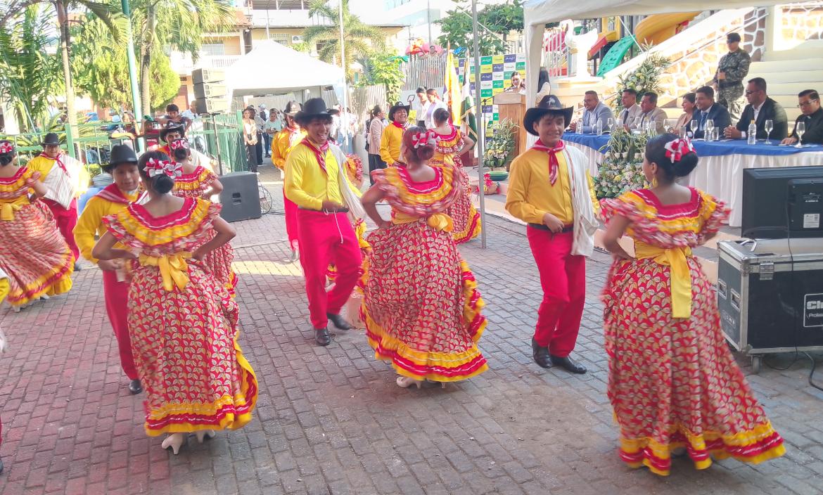 Fiestas por los 26 años de Colimes.