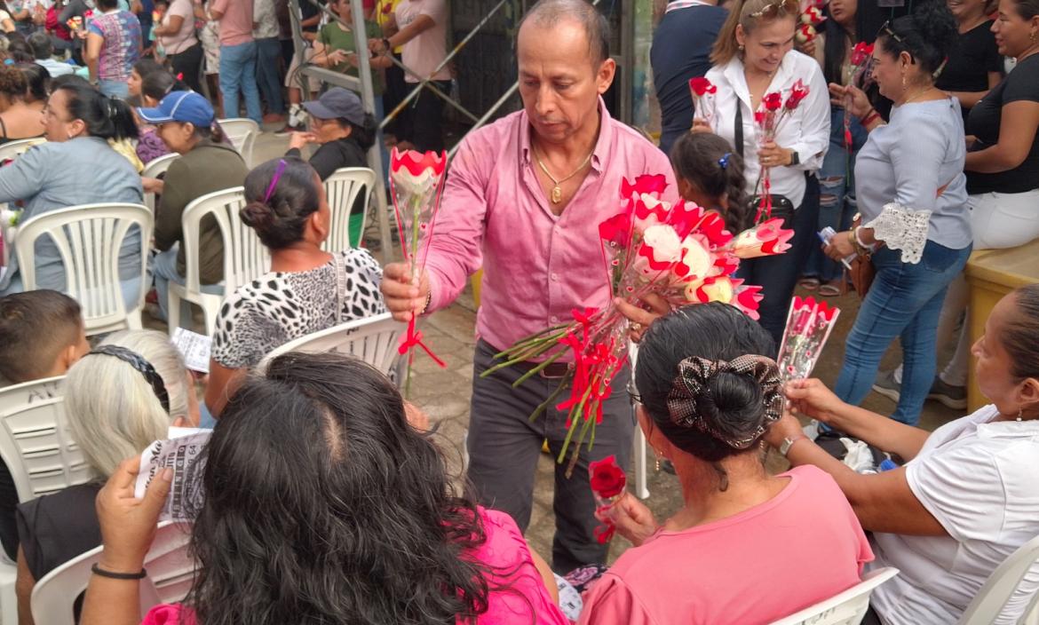 Se realizó un pequeño agasajo por el Día de la Madre en Salitre.