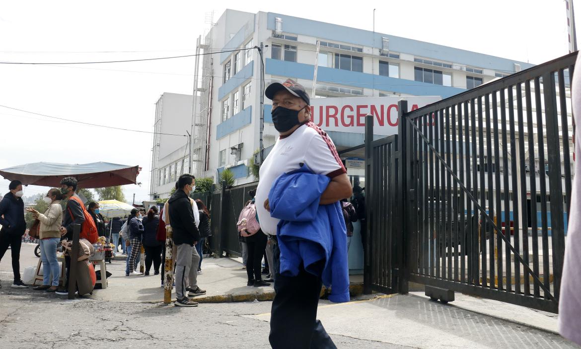 El hombre fue llevado al hospital Carlos Andrade Marín, del Instituto Ecuatoriano de Seguridad Social (IESS), en Quito.