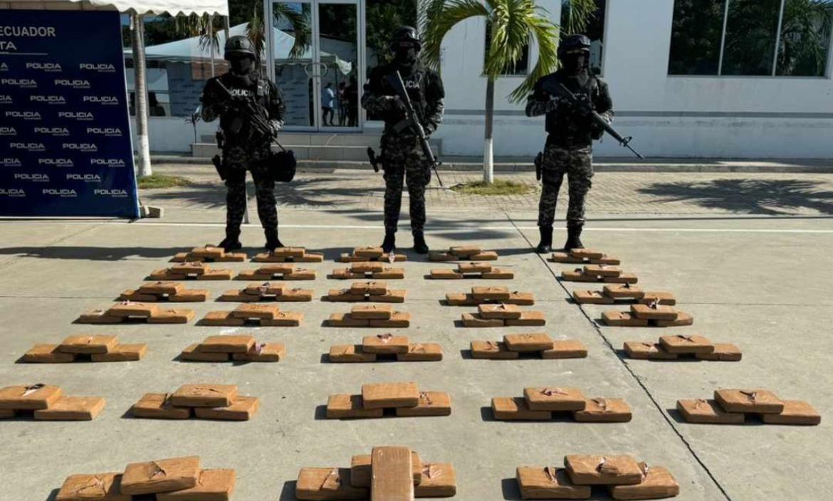 La Policía incauta cargamento de droga en Manabí.