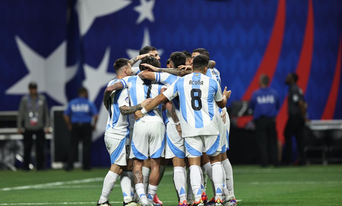 Argentina gana 2-0 en el debut de la Copa América.