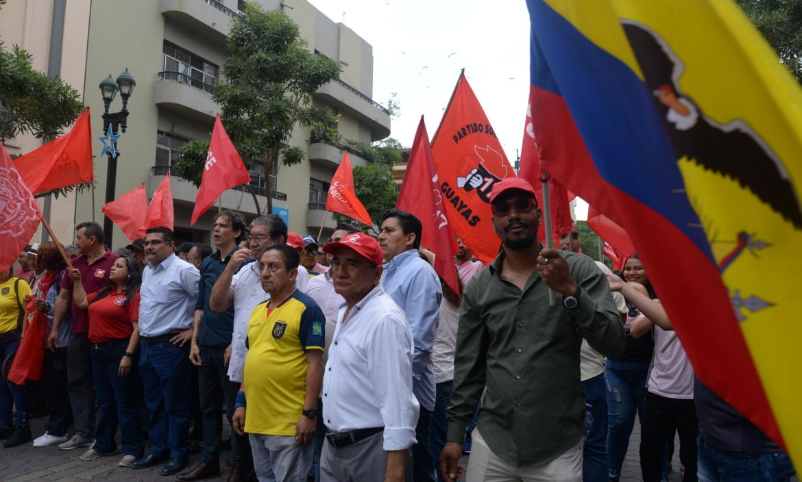 Una gran manifestación se concentra en el centro de Guayaquil.