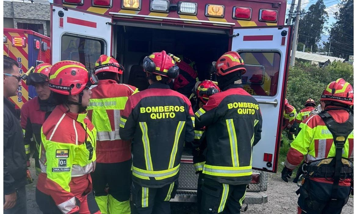 Personal especializado del Cuerpo de Bomberos de Quito atendió la emergencia, registrada en el sector Carcelén, del norte de la ciudad. (Imagen referencial)