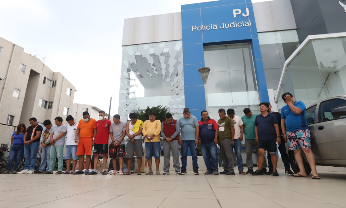 Los sospechosos fueron presentados en las intalaciones de la Policía Judicial.