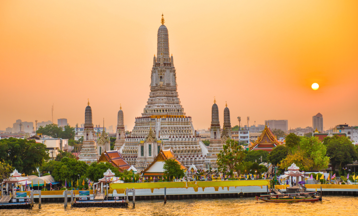 Vista del templo budista de Wat Arun, en Bangkok, capital de Tailandia.