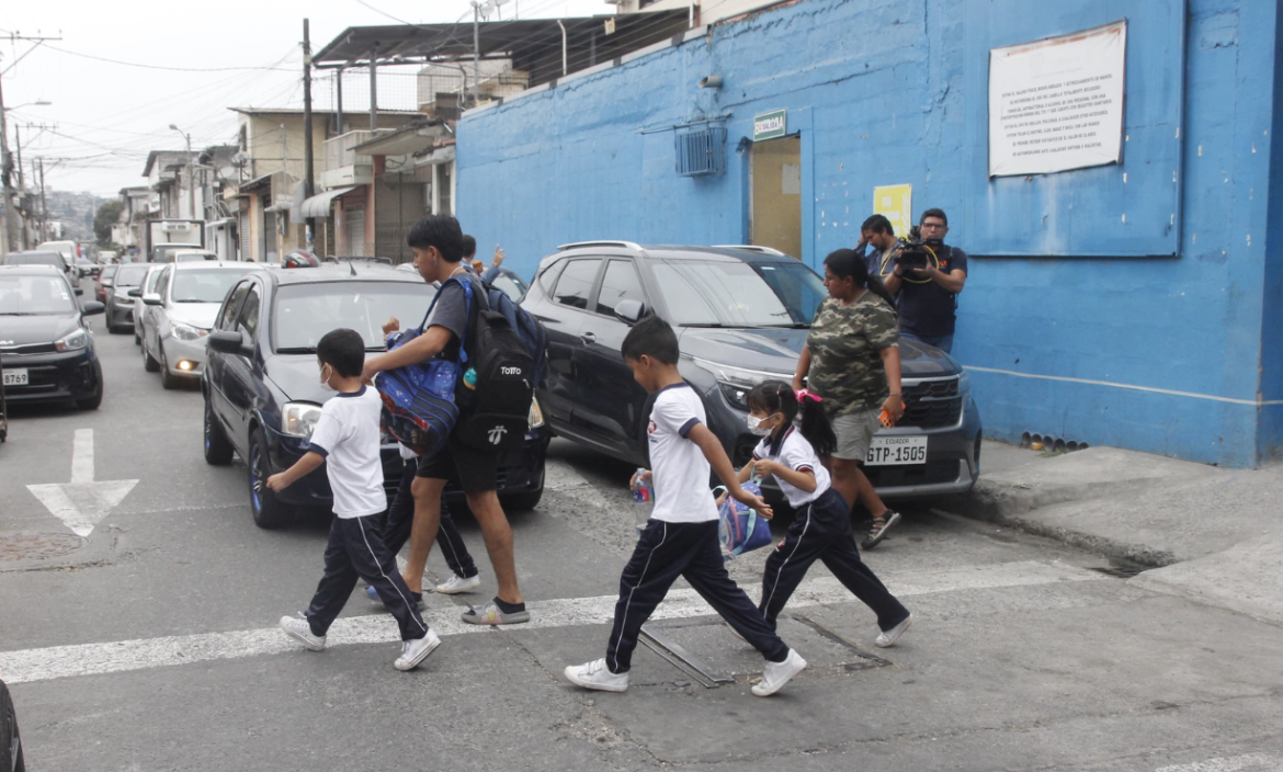 Padres de familia retiraron a sus hijos de los colegios de la zona.