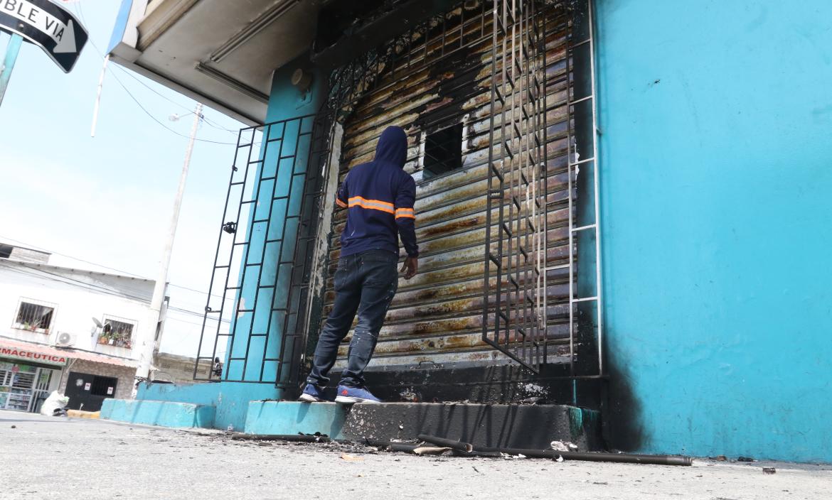 Atentado en farmacia extorsionada en Vergeles en Guayaquil